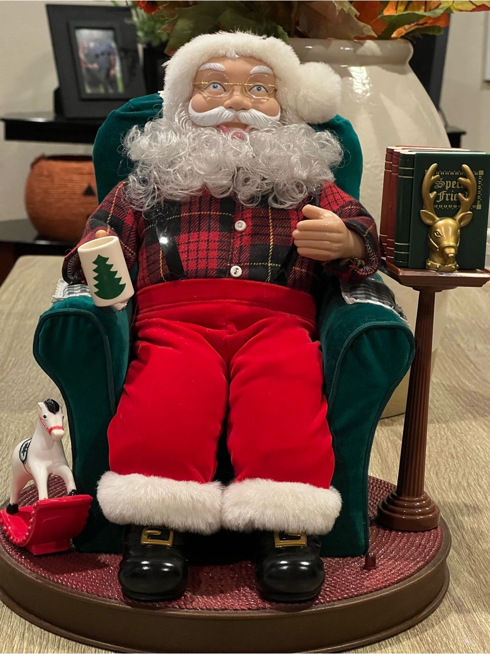 1999 Avon Santa read me a story animated Christmas collectible